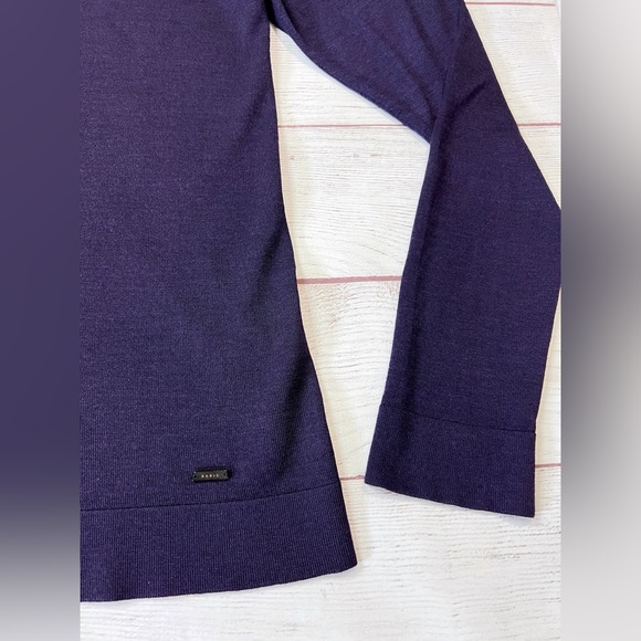 Akris Cashmere Silk Sweater - size 8 - women's purple crewneck *Tiny FLAW* - Picture 5 of 13